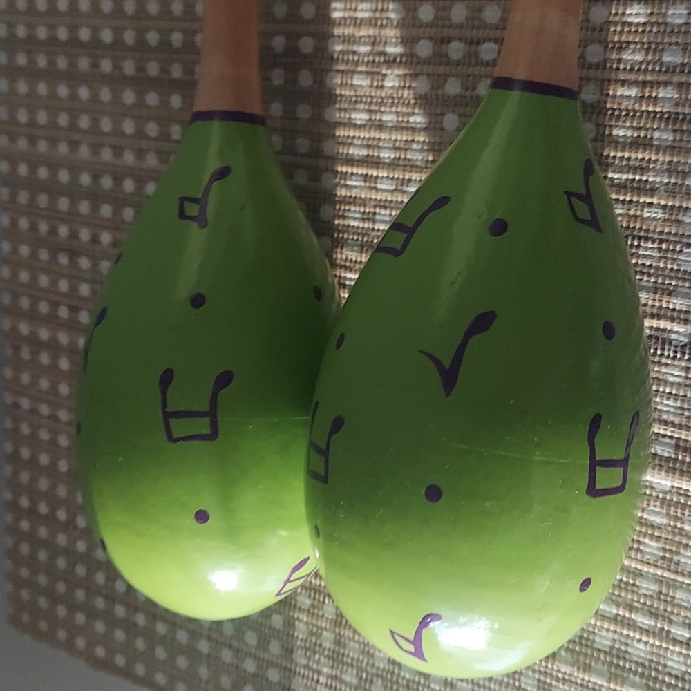 Kawasaki Green Musical Notes Handcrafted Wooden Maracas Instrument - Picture 9 of 11